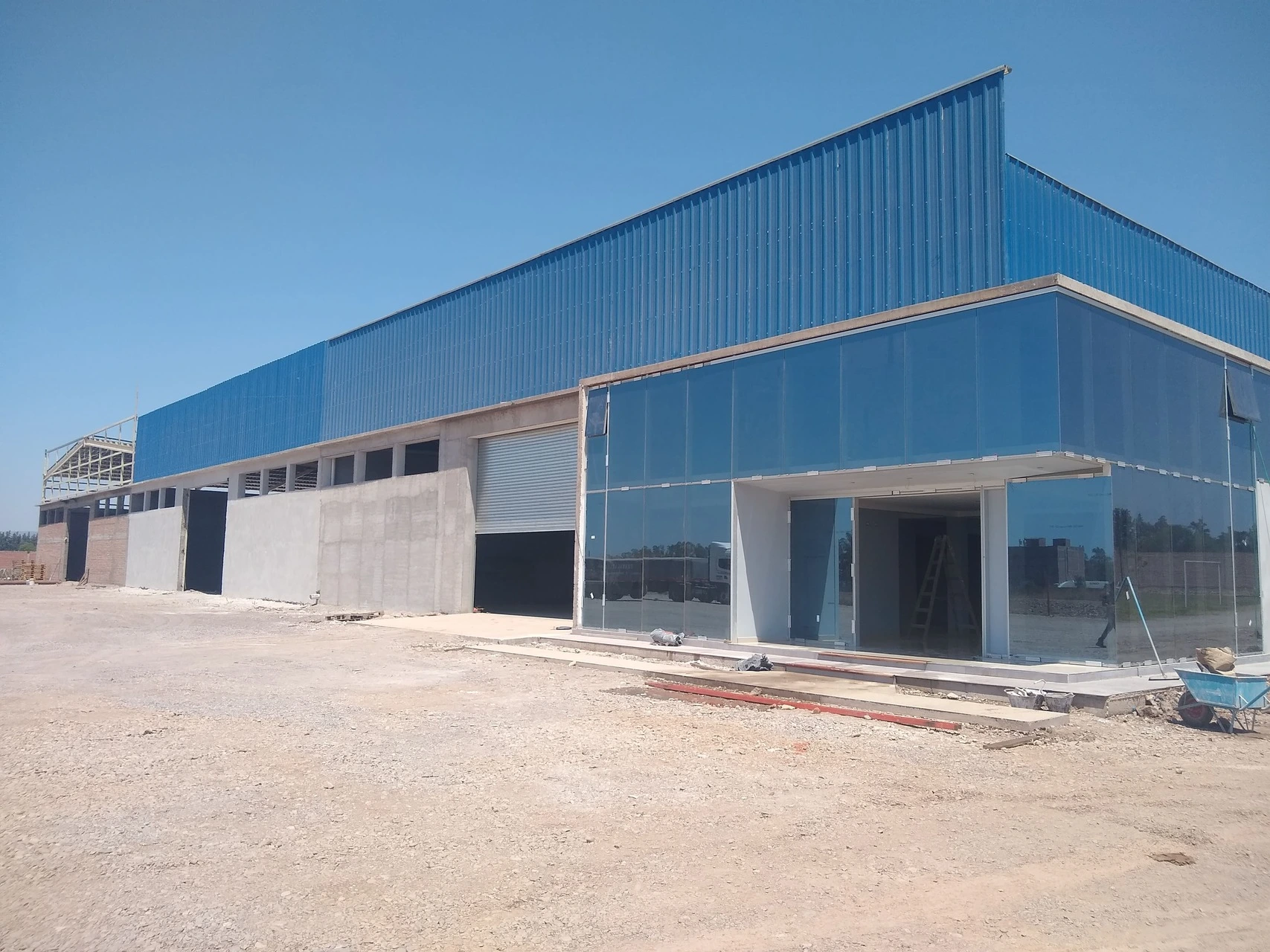 Nave industrial en ejecución en la obra "Transporte Garzón".